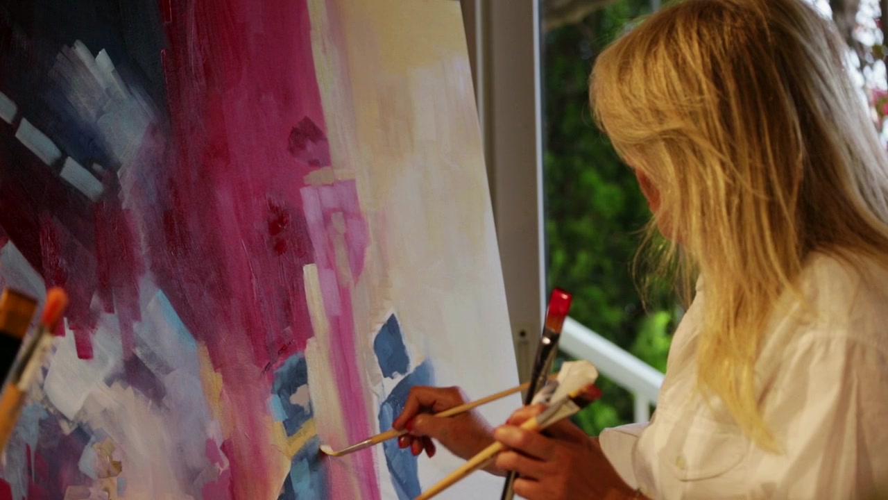 Tamina Saade painting at her easel